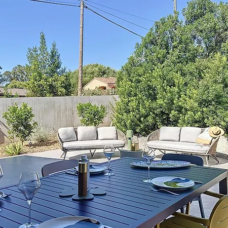 Contemporary With Pool In Trinite Ferienhaus *