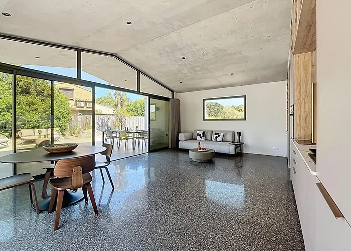 Contemporary With Pool In Trinite Casa de Férias Porto-Vecchio (Corsica)