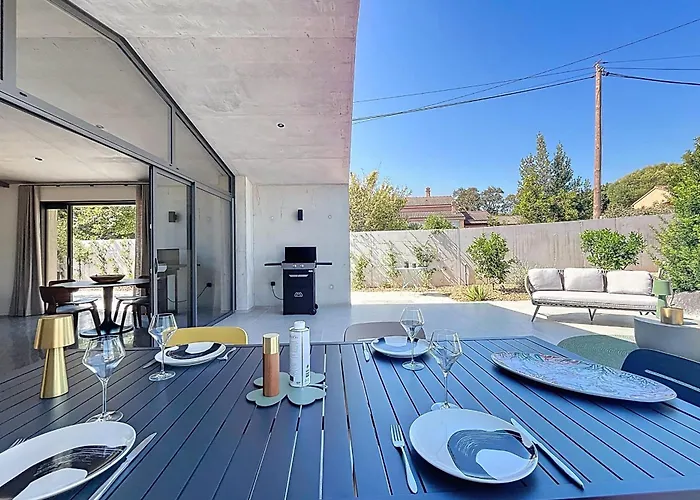 Casa de Férias Contemporary With Pool In Trinite Porto-Vecchio (Corsica)