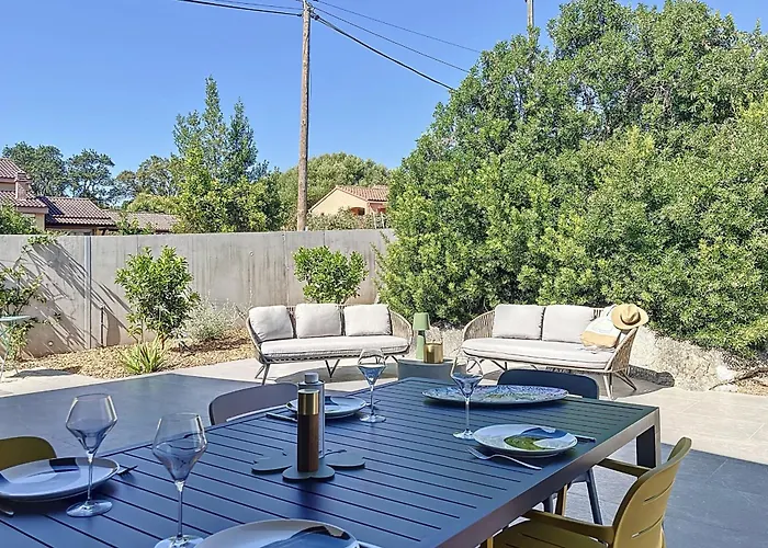 Contemporary With Pool In Trinite Casa de Férias *