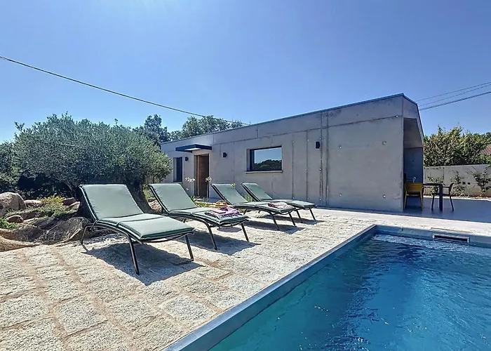 Contemporary With Pool In Trinite Casa de Férias Porto-Vecchio (Corsica)
