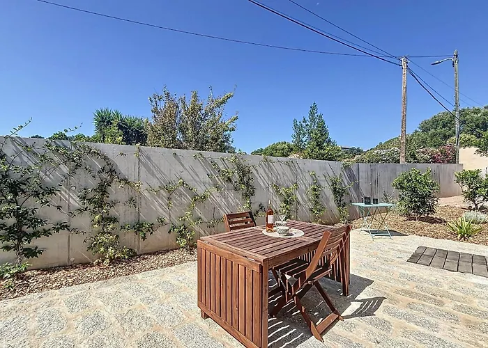 Contemporary With Pool In Trinite Casa de Férias